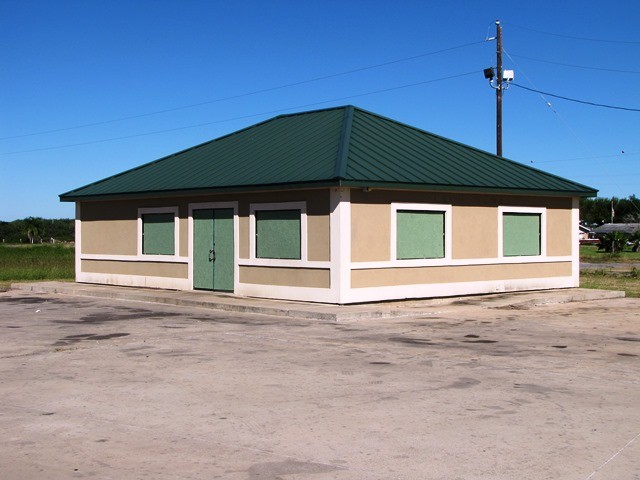 spacious building for office, liquor store, bait stand or anything that meets your needs.