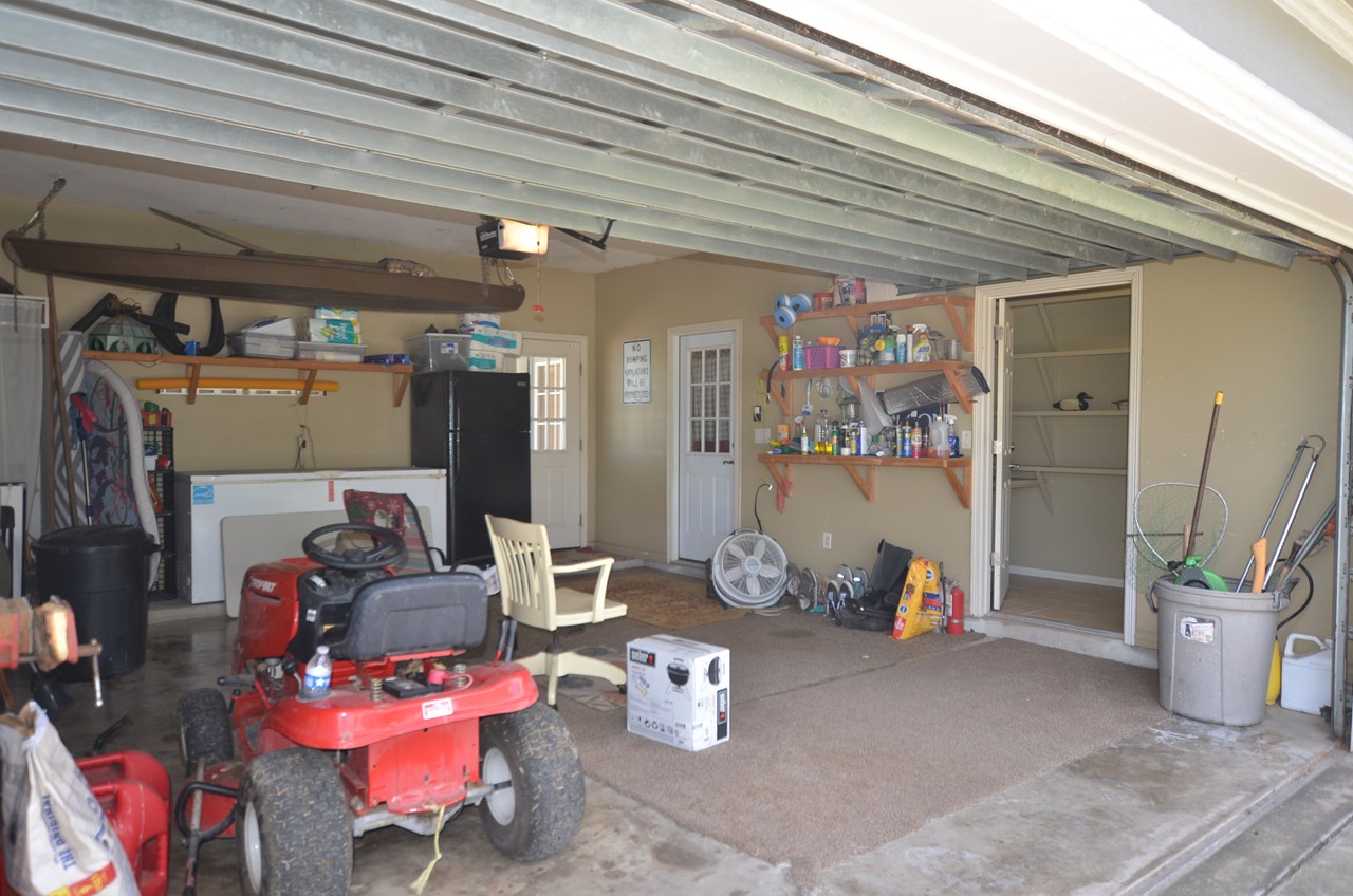 garage with air conditioned room